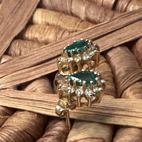 Stunning Small Emerald Stud Earrings in 14k Solid Gold W/Diamonds Studs - Picture 8 of 9